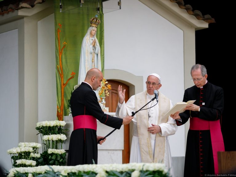 Read more about the article Estola usada pelo Papa Francisco, Fátima