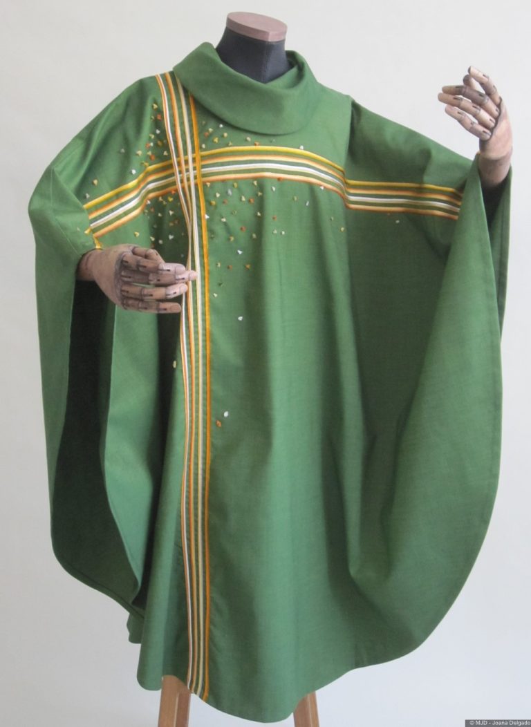 Read more about the article Casulas para a Capela da Sagrada Família