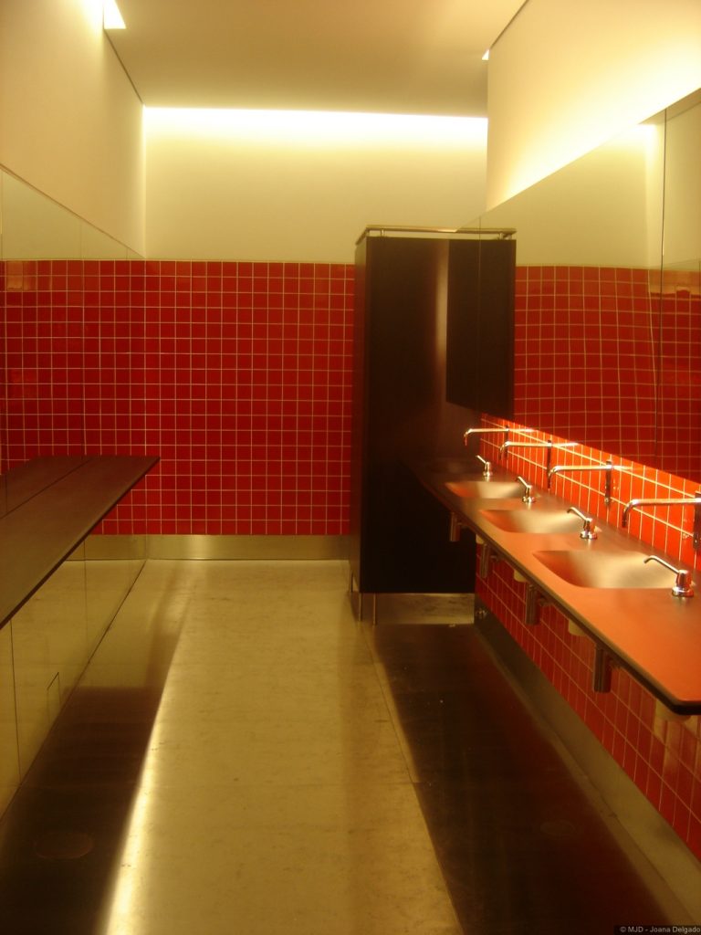 Read more about the article Reabilitação Interior dos Sanitários do Palácio da Bolsa